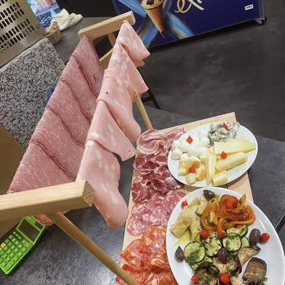 Planche d'antipasti — charcuteries et fromages italiens